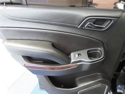 Used 2017 GMC Yukon SLT AWD/4WD image 26