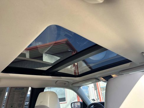 Certified 2023 Chrysler 300 Touring L w/ Popular Equipment Group image 10