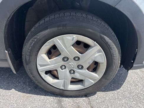 Used 2020 Hyundai Venue SE FWD image 15