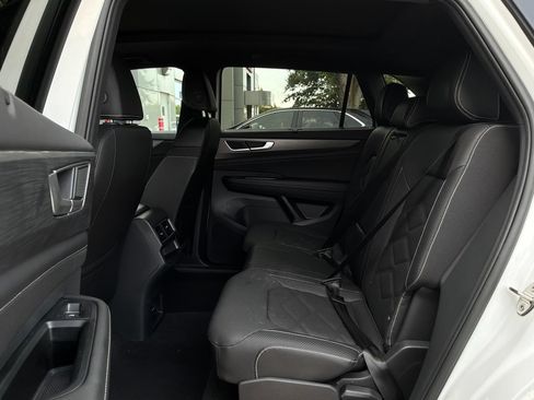 Used 2026 Volkswagen Atlas Cross Sport SE AWD/4WD image 12