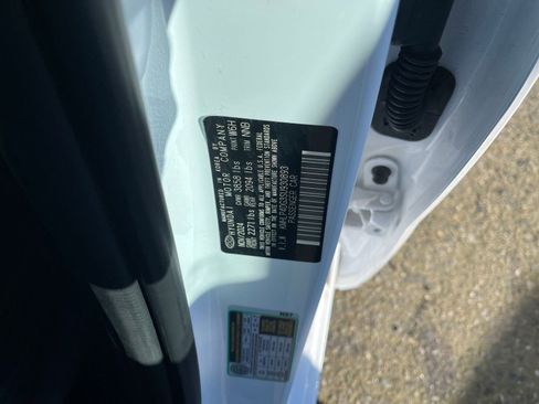 Used 2025 Hyundai Elantra Limited image 32