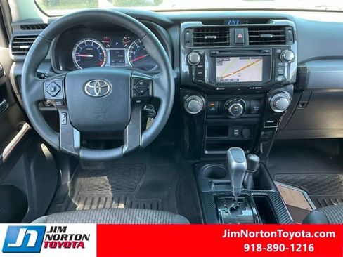 Used 2019 Toyota 4Runner TRD Off-Road AWD/4WD image 10