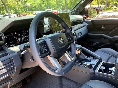 Used 2025 Toyota 4Runner Limited AWD/4WD image 14