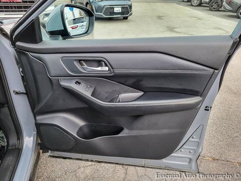 Used 2025 Nissan Rogue SL w/ Tech Package FWD image 34