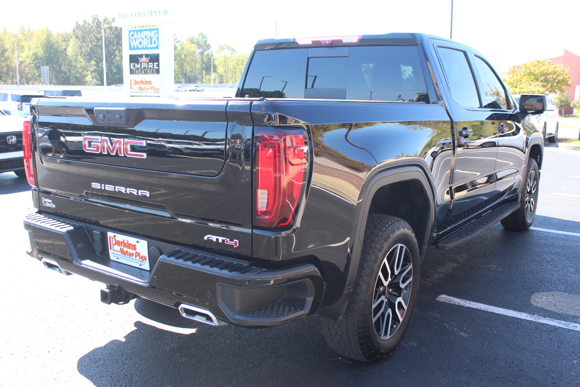 Used 2023 GMC Sierra 1500 AT4 w/ AT4 Premium Package AWD/4WD image 6