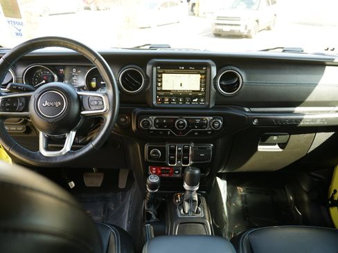 Used 2023 Jeep Wrangler Unlimited Rubicon 4xe w/ Cold Weather Group AWD/4WD image 19