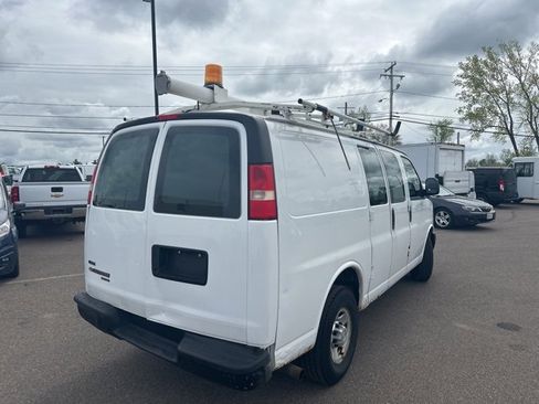 Used 2011 Chevrolet Express 2500 image 7