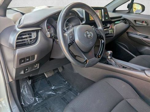 Used 2018 Toyota C-HR XLE FWD image 10
