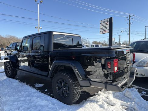 Certified 2022 Jeep Gladiator Willys image 4