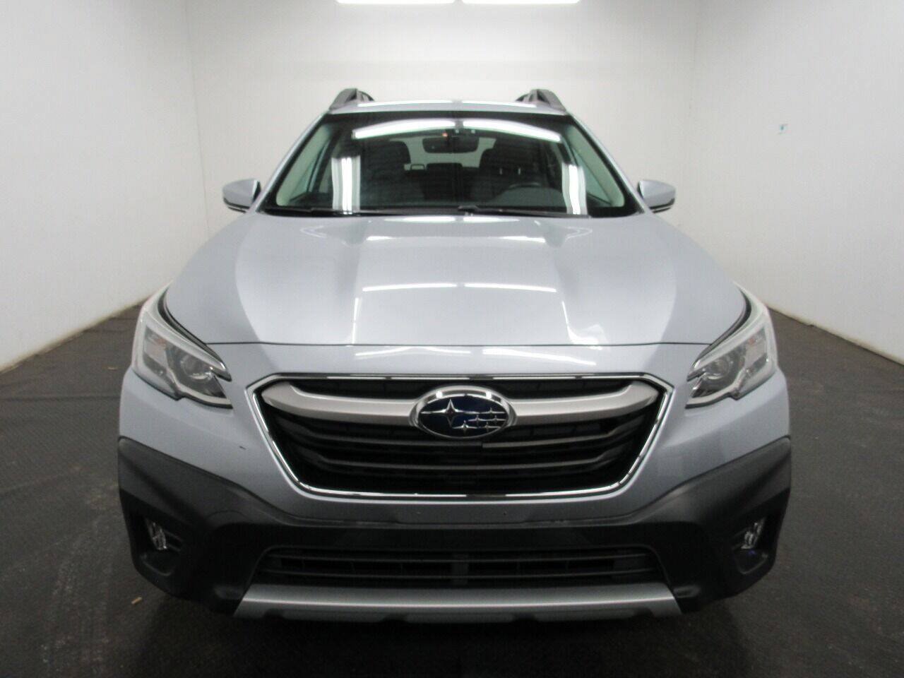 Used 2020 Subaru Outback Limited AWD/4WD image 2