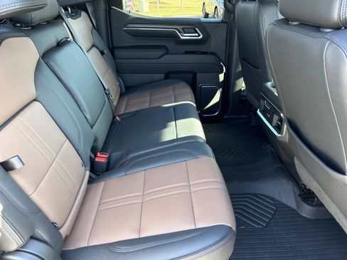 Used 2023 Chevrolet Silverado 1500 High Country w/ Technology Package image 33