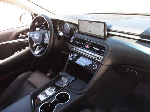 Used 2025 Genesis G70 2.5T RWD image 9