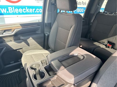 Used 2025 Chevrolet Silverado 2500 LT w/ Convenience Package AWD/4WD image 32