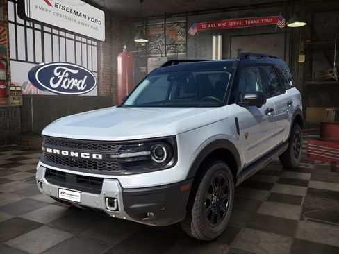New 2026 Ford Bronco Sport Badlands w/ Badlands Tech Package AWD/4WD image 1