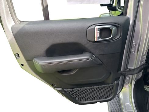 Used 2018 Jeep Wrangler Unlimited Sahara w/ Uconnect 4C Nav & Sound Group AWD/4WD image 27