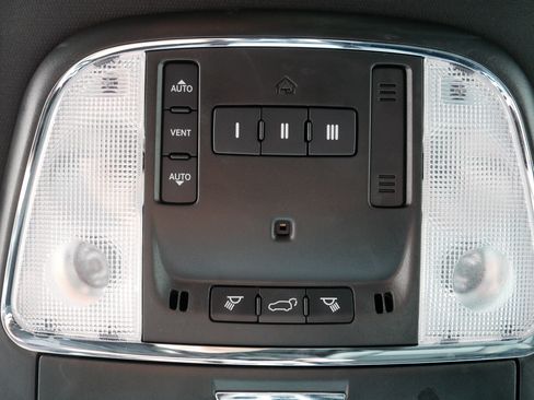 Used 2022 Jeep Grand Cherokee Laredo X AWD/4WD image 32