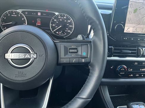Used 2024 Nissan Pathfinder SL AWD/4WD image 14