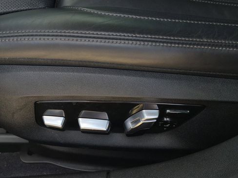 Used 2022 BMW 740i w/ Premium Package RWD image 15