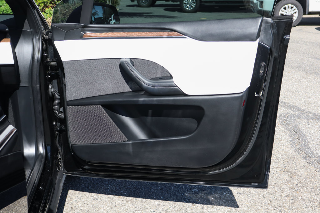 Used 2022 Tesla Model X AWD/4WD image 36