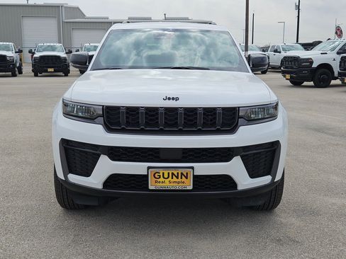New 2026 Jeep Grand Cherokee Altitude RWD image 8