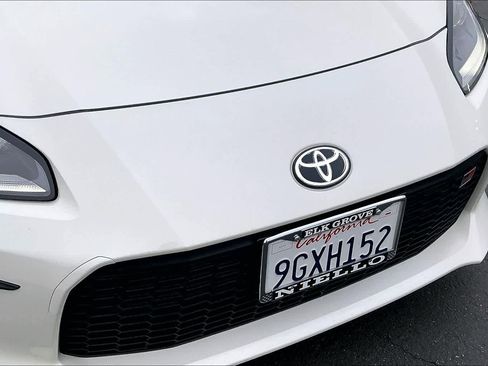 Used 2023 Toyota GR86 Premium image 32