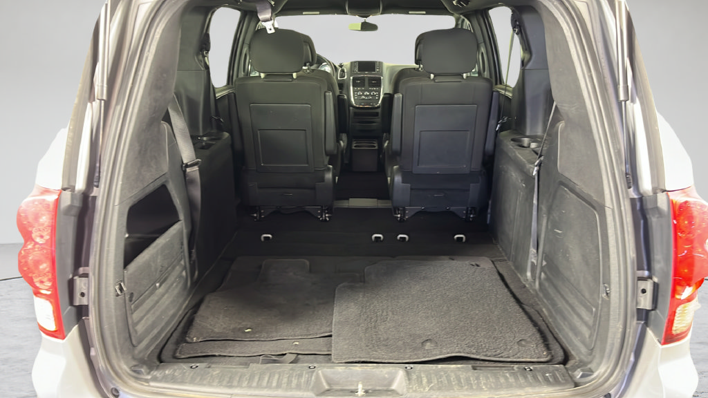 Used 2018 Dodge Grand Caravan SE FWD image 31