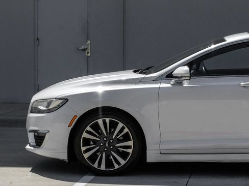 Used 2017 Lincoln MKZ Reserve FWD image 18