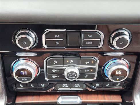 Used 2024 GMC Yukon Denali Ultimate image 18