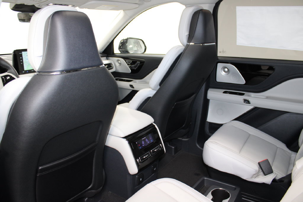 New 2027 Lincoln Aviator Reserve w/ Luxury Package AWD/4WD image 17