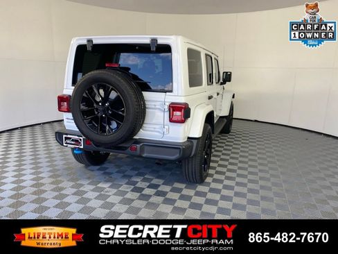 Used 2022 Jeep Wrangler Unlimited Sahara AWD/4WD image 7
