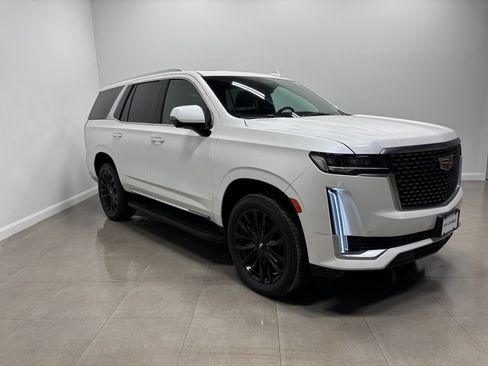 Used 2022 Cadillac Escalade Premium Luxury AWD/4WD image 5