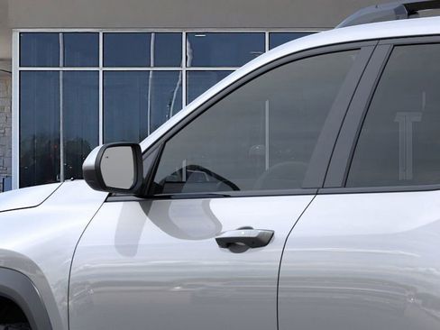 Used 2026 Chevrolet Equinox ACTIV FWD image 12