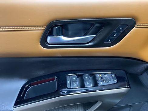 Certified 2025 Nissan Pathfinder Platinum w/ Cargo Package AWD/4WD image 10