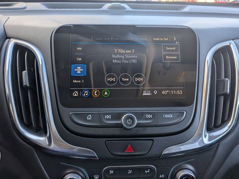 Used 2021 Chevrolet Equinox LT image 17