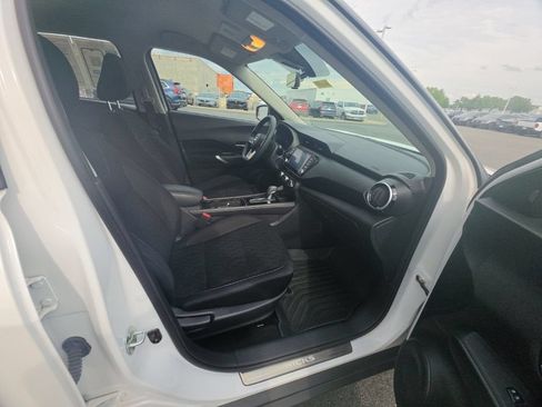 Used 2024 Nissan Kicks SV w/ Interior Electronics Package FWD image 33