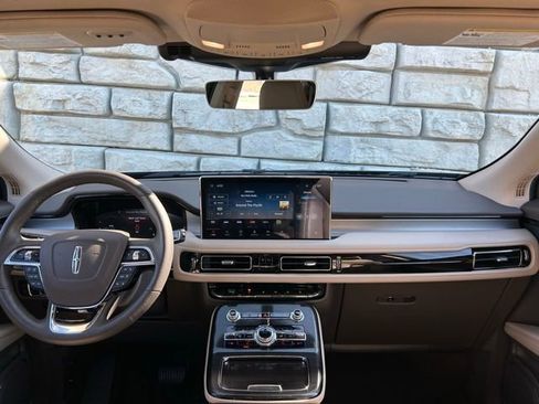 Used 2023 Lincoln Nautilus FWD w/ Premium Package image 10
