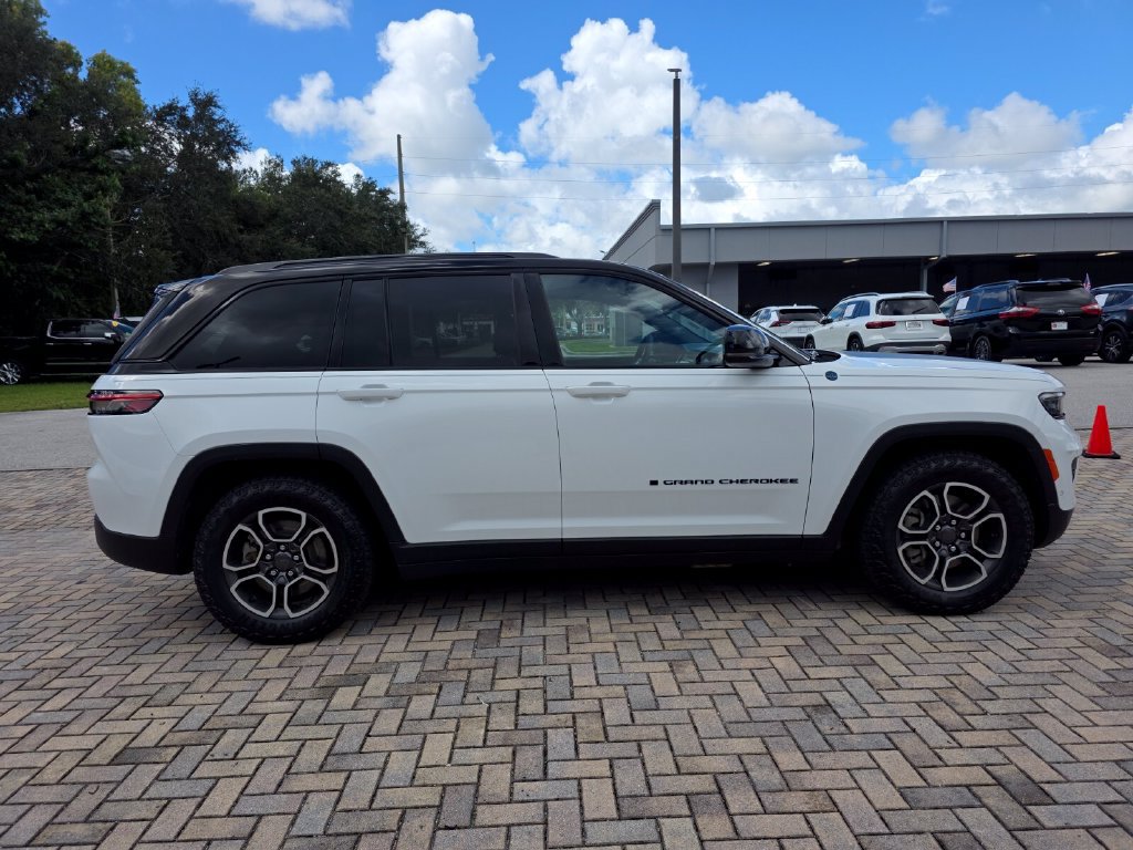 Used 2024 Jeep Grand Cherokee Trailhawk w/ Advanced Protech Group II AWD/4WD image 12