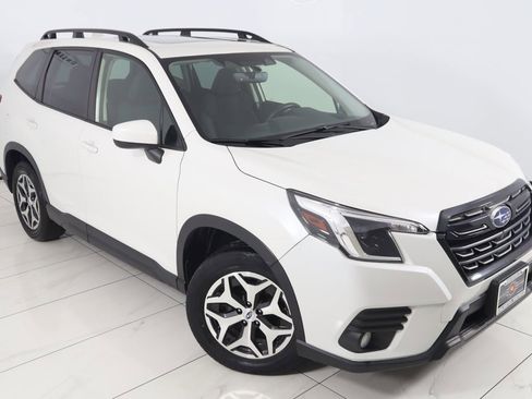 Used 2023 Subaru Forester Premium image 16