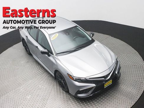 Used 2022 Toyota Camry SE FWD image 3