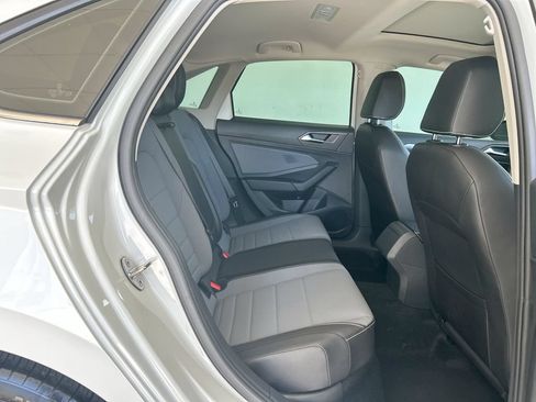 Certified 2025 Volkswagen Jetta SE FWD image 30