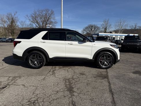 New 2026 Ford Explorer ST-Line w/ ST-Line Street Pack image 8