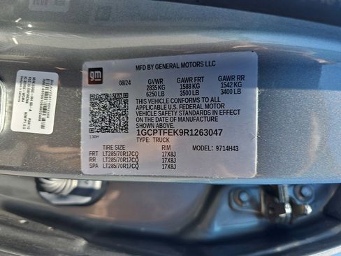 Used 2024 Chevrolet Colorado ZR2 w/ ZR2 Convenience Package III AWD/4WD image 30