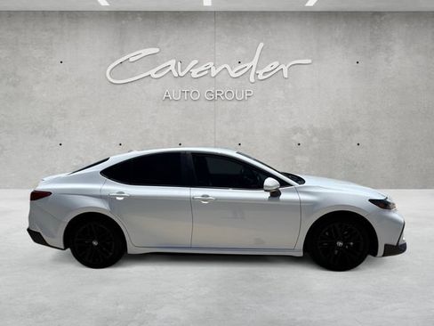 Used 2025 Toyota Camry SE w/ Convenience Package FWD image 17