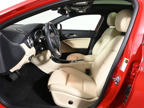 Used 2019 Mercedes-Benz GLA 250 4MATIC image 3