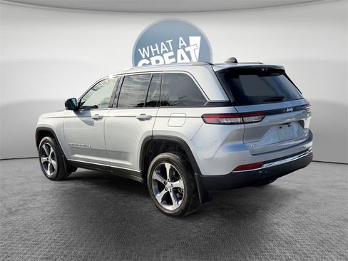 Used 2024 Jeep Grand Cherokee Limited w/ Luxury Tech Group II image 7