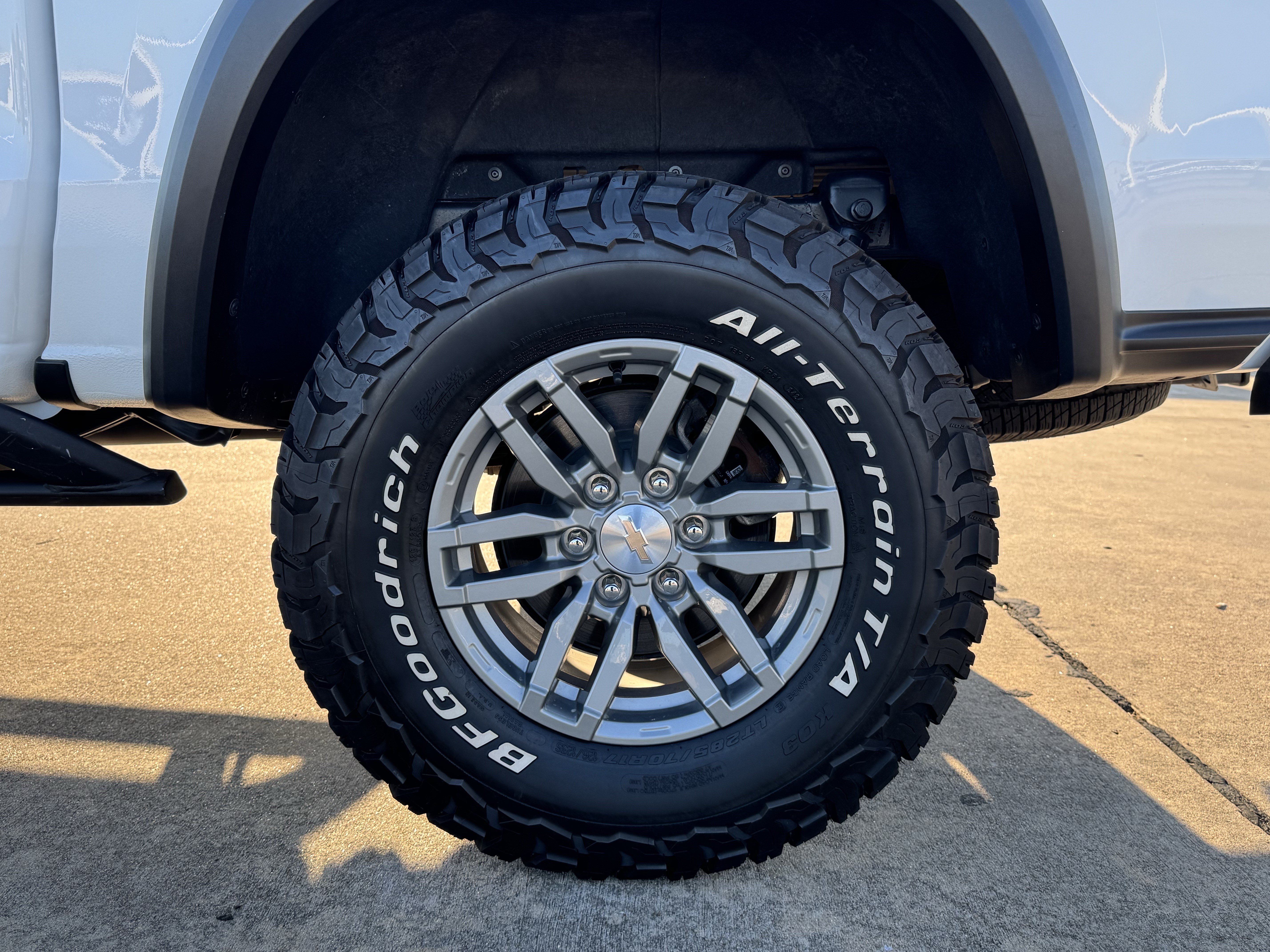 Used 2024 Chevrolet Colorado ZR2 w/ ZR2 Convenience Package III AWD/4WD image 32