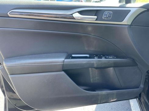 Used 2013 Ford Fusion SE FWD image 16