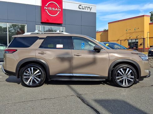Used 2024 Nissan Pathfinder Platinum w/ Cargo Package AWD/4WD image 8