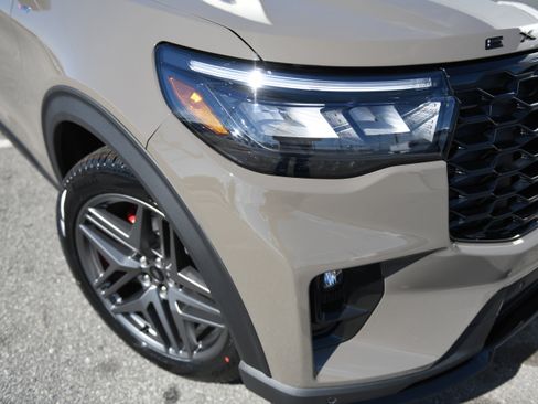New 2026 Ford Explorer ST-Line image 11