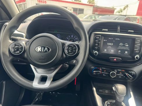 Used 2021 Kia Soul LX FWD image 27